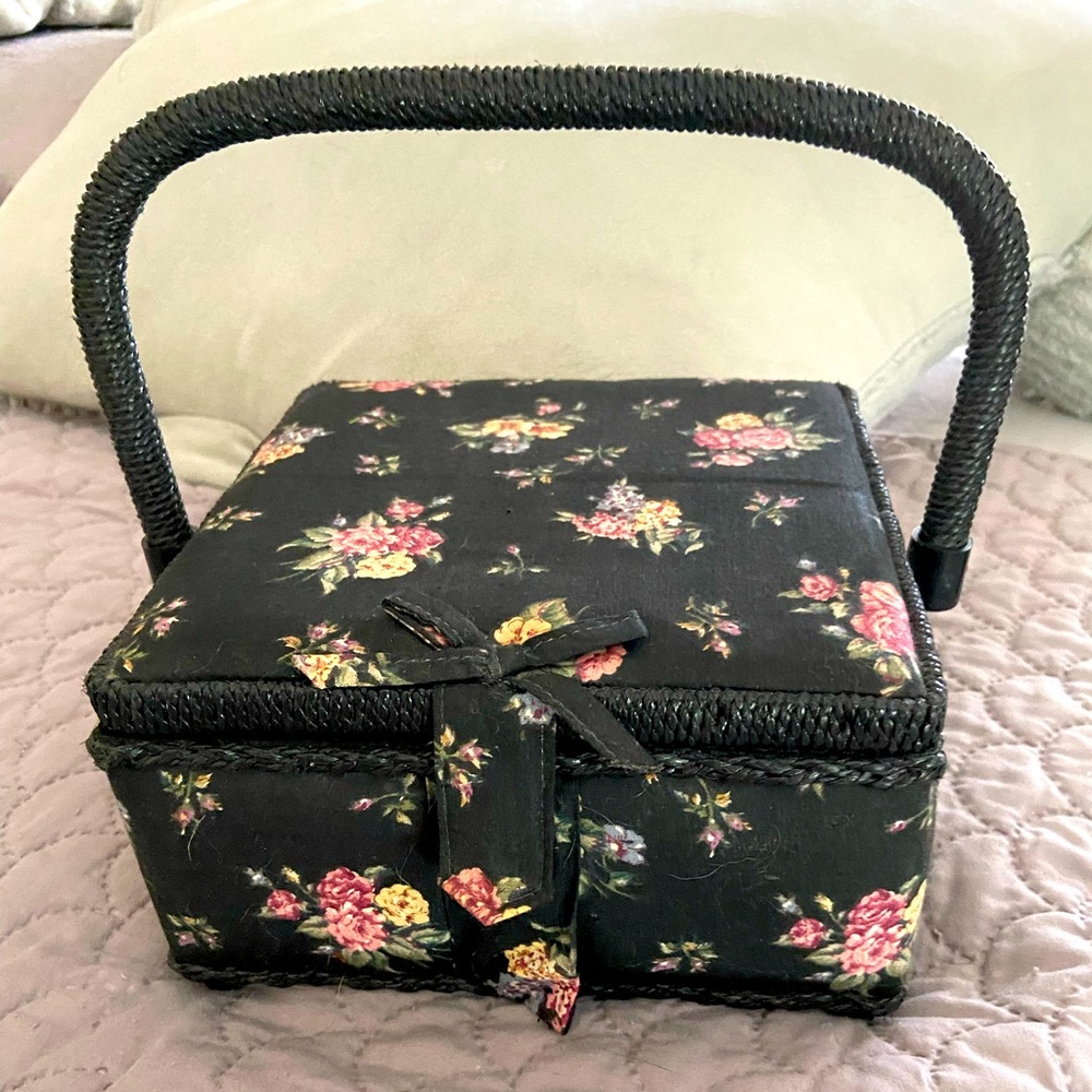 Vintage Cloth Sewing Basket with Contents, Excellent Condition, Wiss C87 Shears